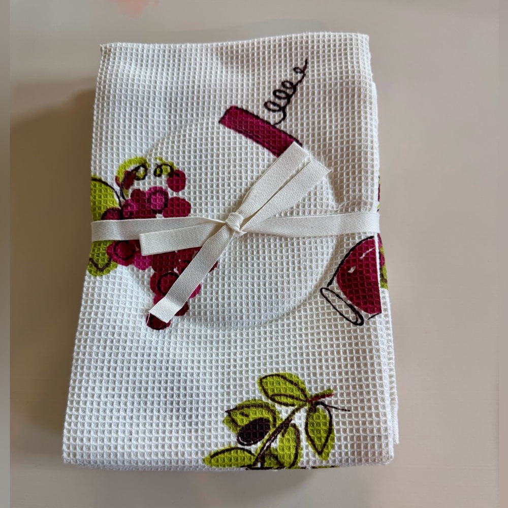 Gourmet Classics Waffle Weave Oversized Print towels.